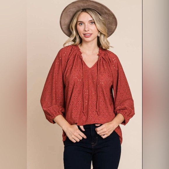 Culture Code Marsala Eyelet Shirred Raglan 3/4 Sleeve Top - Picture 1 of 6